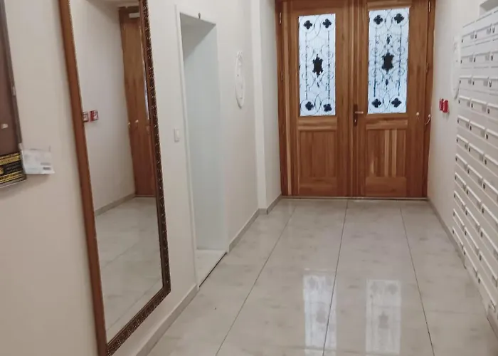 Center - Next To Florenc Apartment